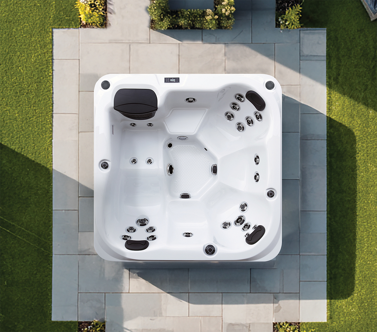 Reims Hot Tub overhead spa view